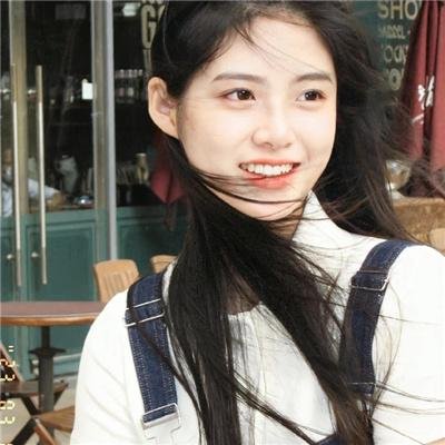 都是她的错 海报